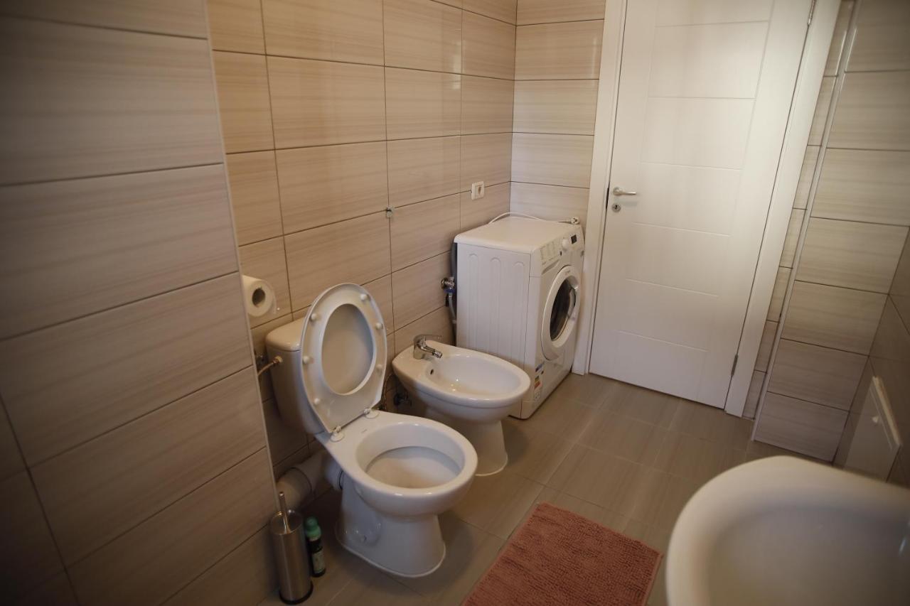 Lar Apartment Focsani Exterior photo